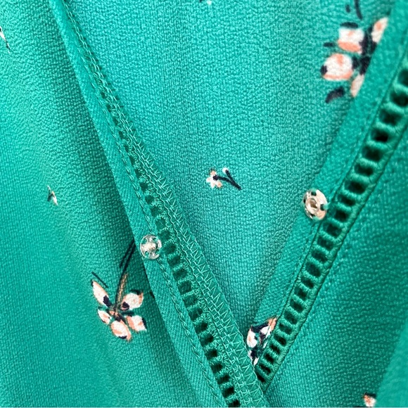 Green Front Tie Blouse (S) - Picture 5 of 6